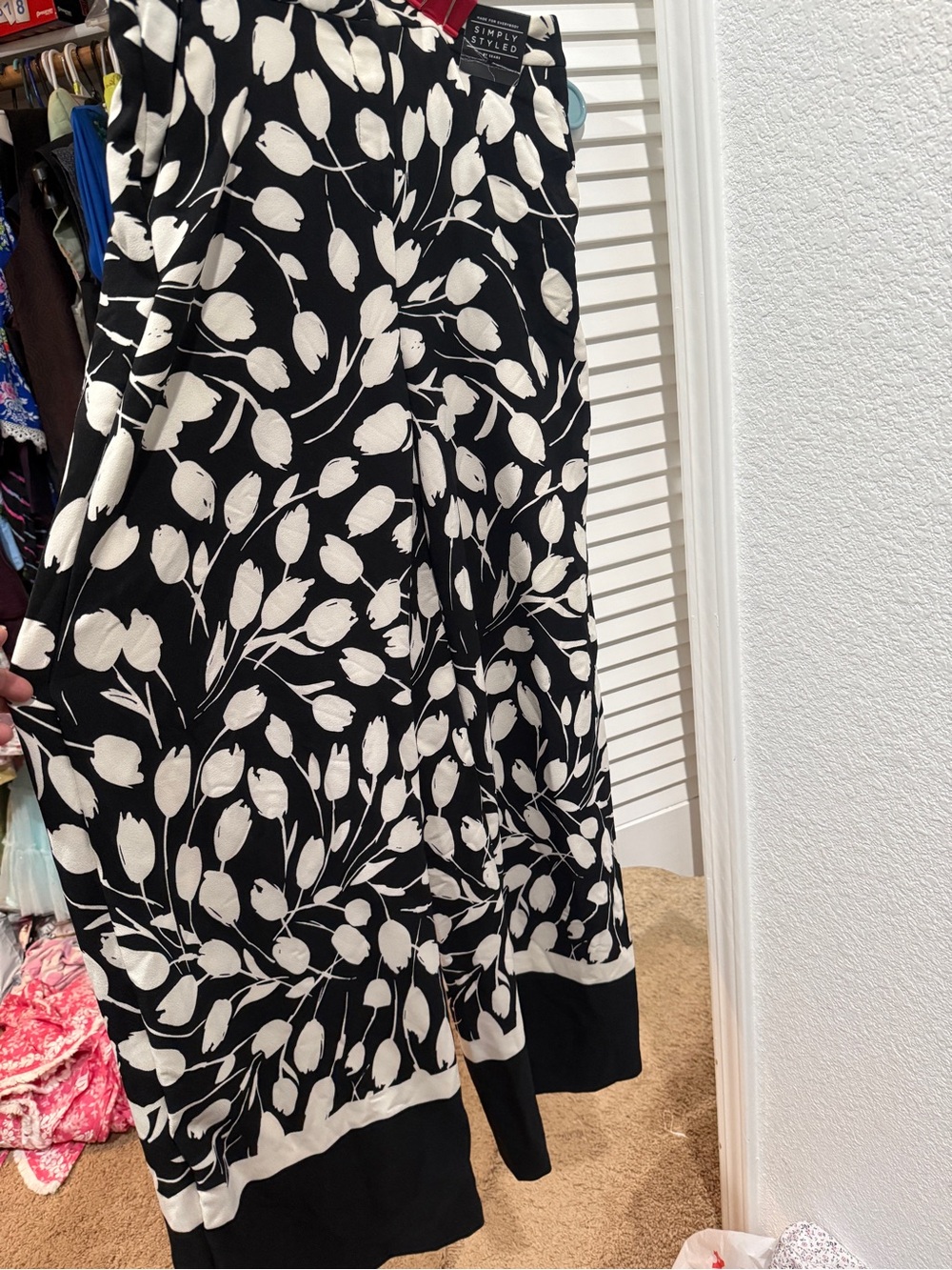 Simply Styled Black and White Floral side leg pants